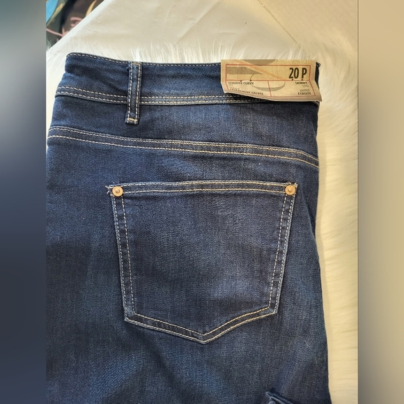 NEW DC Jeans Blue Womem Jeans, Size 20P - Picture 8 of 8